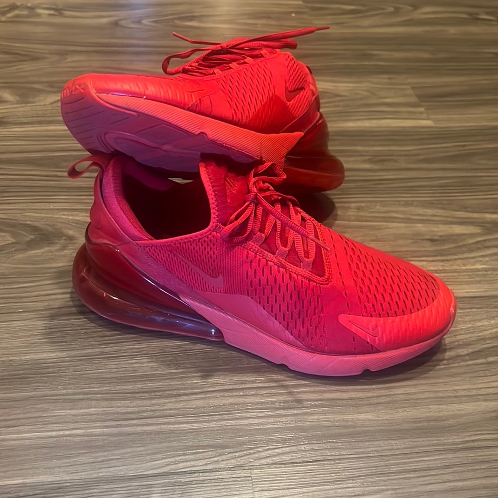 NIKE Men’s Air Max 270 in red